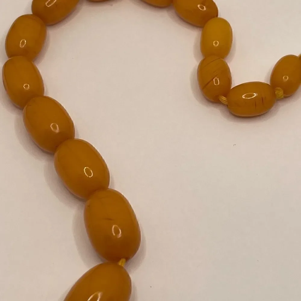 Vintage 1940 butterscotch Bakelite necklace